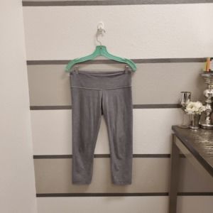 Lululemon Pants - Lululemon Wunder Under Cropped Leggings. Size 8. Lululemon Pants - Lululemon Wunder Under Cropped Leggings. Size 8.